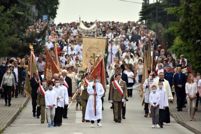 Mnóstwo osób wzięło udział w uroczystości Bożego Ciała w...