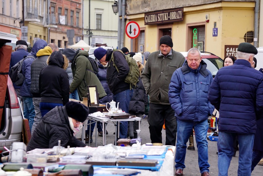 Niedzielna Giełda Staroci jak co miesiąc przyciągnęła tłumy mieszkańców [ZDJĘCIA]