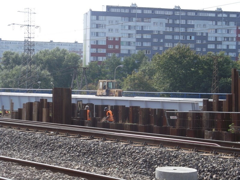 Wrocław: Rozbierają stary wiadukt na Starogroblowej (ZDJĘCIA)