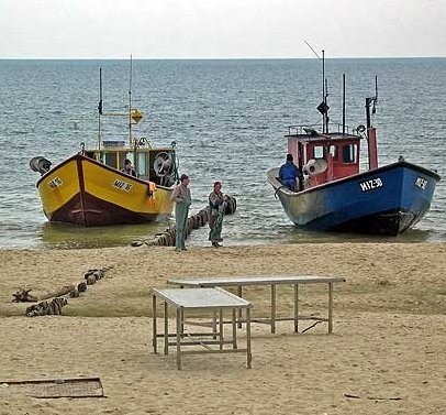 Stan techniczny wielu łodzi jest kiepski. Jednak rybacy łodziowi, jak np. w Chłopach pod Koszalinem, ze względu na ich sytuację materialną, są uprzywilejowani w korzystaniu z funduszu na poprawę bezpieczeństwa pracy i otrzymują zwrot 100% poniesionych kosztów.