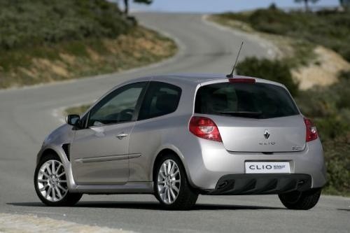 Fot. Renault: Clio Sport standardowo montuje się 17 calowe...