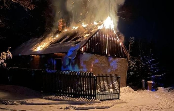 Akcja gaśnicza trwała trzy godziny. Brały w niej udział...