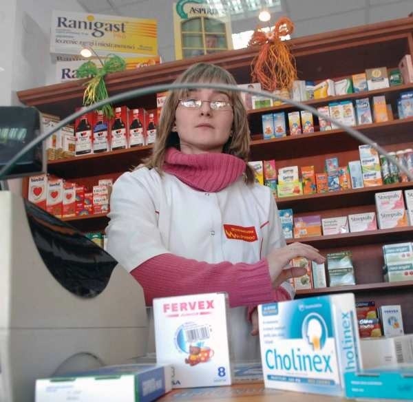 - Bardzo rzadko zdarzają się klienci, którzy muszą wykupić leki w nocy - twierdzi Marta Onyszczuk z apteki przy Armii Krajowej w Dębnie