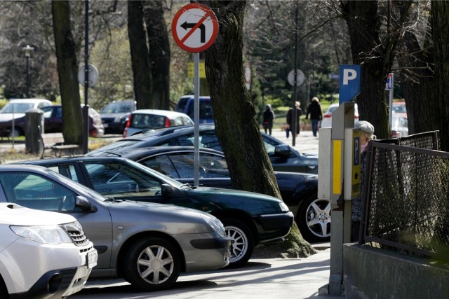 W Trójmieście za parking w sobotę zapłacimy tylko w Sopocie. Według władz miasta, to samorządy powinny decydować o formie organizacji stref płatnego parkowania