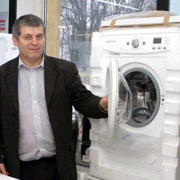 W nowych modelach pralek obsługa jest maksymalnie uproszczona - mówi Kazimierz Lasota, współwłaściciel sklepu "Gosposia&#8220;.
