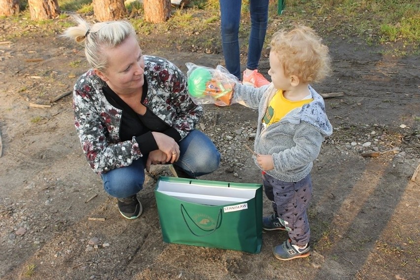 Akcja Jedno Dziecko-Jedno Drzewo w gminie Studzienice. Sadzili klony i lipy (zdjęcia)