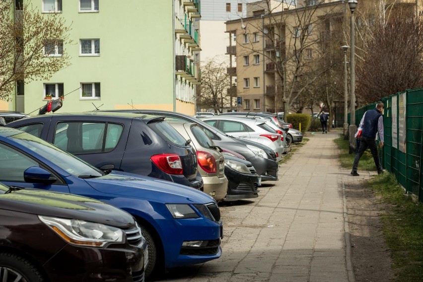 Policyjne statystyki pokazują, że w Polsce liczba kradzieży...