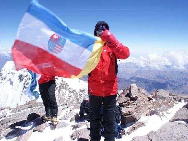 Flaga z herbem naszego województwa na szczycie najwyższej góry obu Ameryk - Aconcagua 6962 metrów n.p.m.
