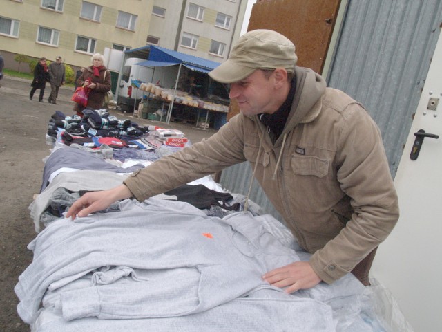 Marcin Pietruszyński sprzedawał na targu ciepłą bieliznę.