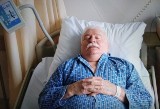 Lech Wałęsa w szpitalu. Były prezydent opublikował zdjęcie na łóżku szpitalnym