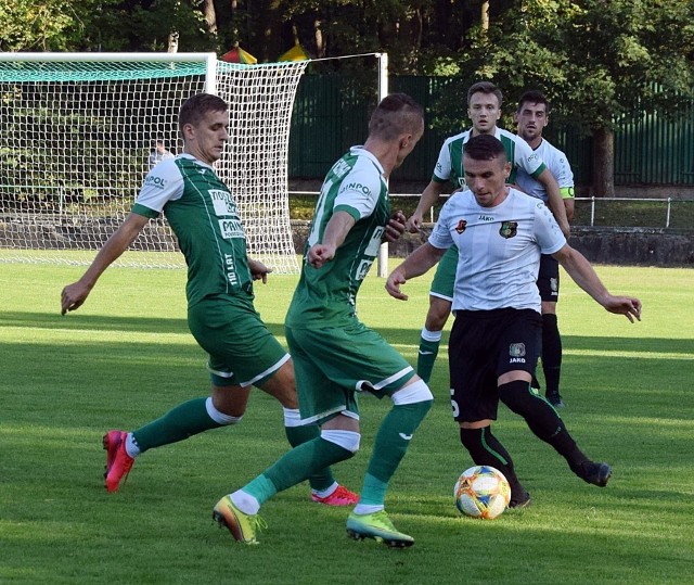 W sobotę 12 września Stal Stalowa Wola pokonała na wyjeździe Wisłokę Dębica 2:0. Sprawdź, jak oceniliśmy zielono-czarnych za ten pojedynek w skali 1-10!