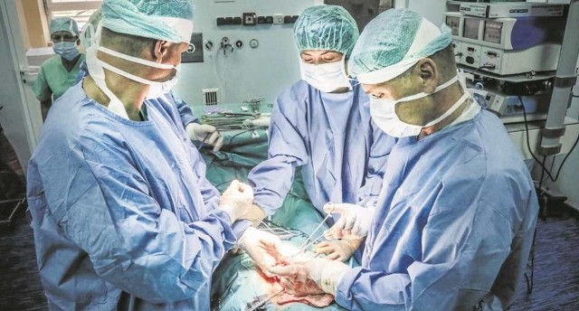 Chirurdzy z „Żeromskiego” przeprowadzają operacje przepuklin metodami beznapięciowymi
