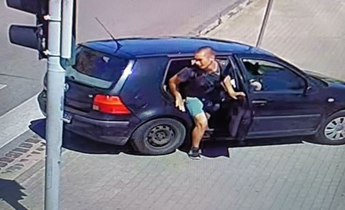 Policja publikuje wizerunki sprawców kradzieży samochodu w Słupsku. Znasz ich? Pomóż policji