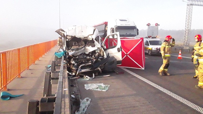 Śmiertelny wypadek pod Łodzią. Na autostradzie A1 zderzyły się dwa samochody!