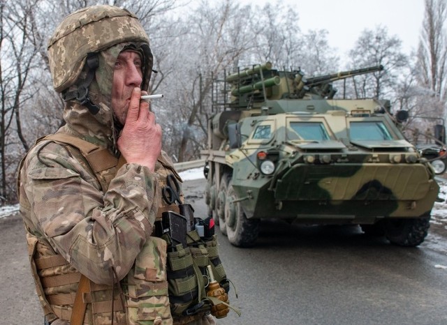 Zdjęcie z marca 2022, ukraiński żołnierz pod Charkowem