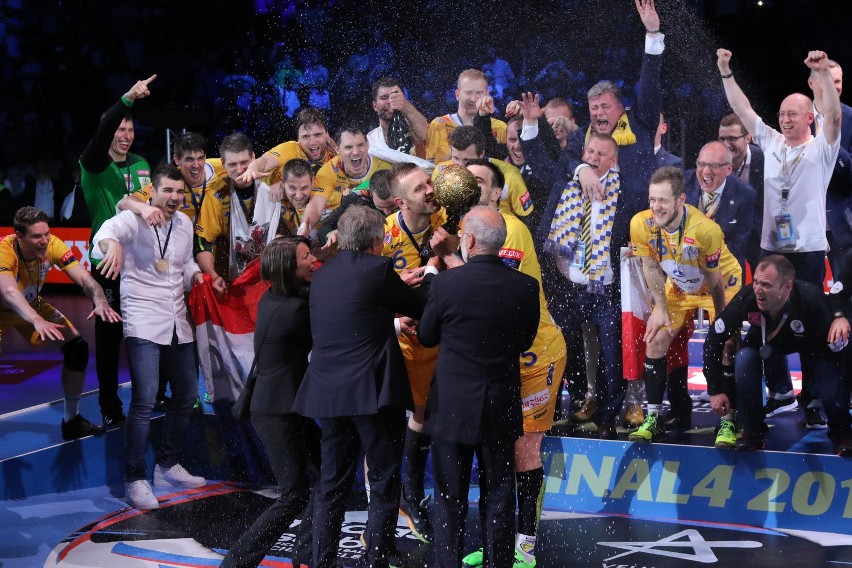 Vive Tauron Kielce po horrorze wygrał z Veszprem i zwyciężył w Lidze Mistrzów