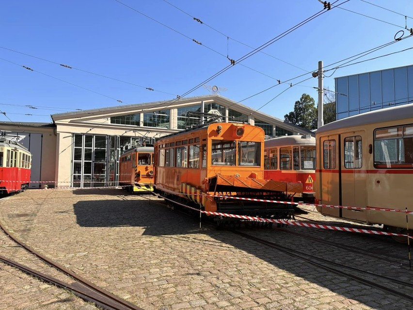Z dawnej zajezdni tramwajowej, a obecnej siedziby Muzeum...