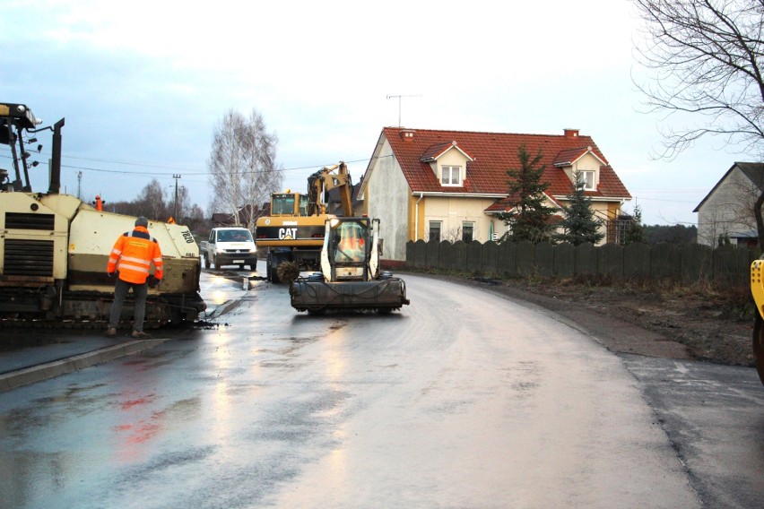 Kończą się prace przy budowie drogi powiatowej na terenie gminy Przytyk, zakończenie robót jeszcze w tym roku