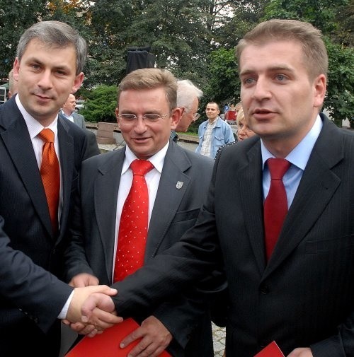 W sprawie afery mieszkaniowej głos zabrali też politycy LiD: Grzegorz Napieralski (z lewej) i Bartosz Arłukowicz (z prawej).