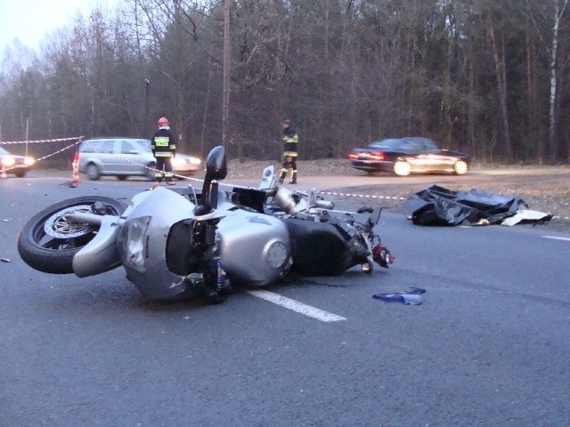 W wypadku zginął motocyklista. Droga nr 22 była zablokowana.