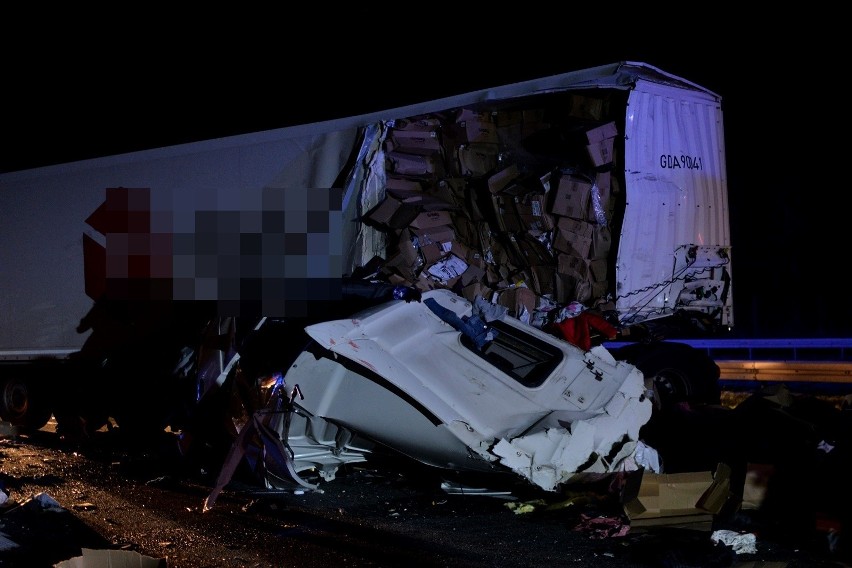 Wypadek z udziałem ciężarówek pod Włocławkiem. Zderzyły się trzy samochody [zdjęcia]