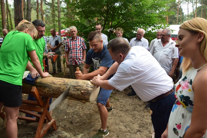 Muzyka, zabawa i śpiew na Letnich Spotkaniach z Folklorem w Wólce Bodzechowskiej [WIDEO, zdjęcia]