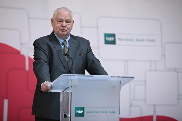 Jak poinformowano w komunikacie, "banknot i moneta zostaną wyemitowane w trybie przyspieszonym i nadzwyczajnym – zdecydował Prezes NBP prof. Adam Glapiński".