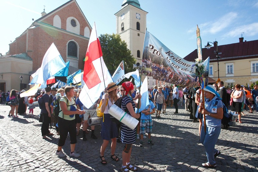 Około 1400 osób z rzeszowskich i podrzeszowskich parafii...