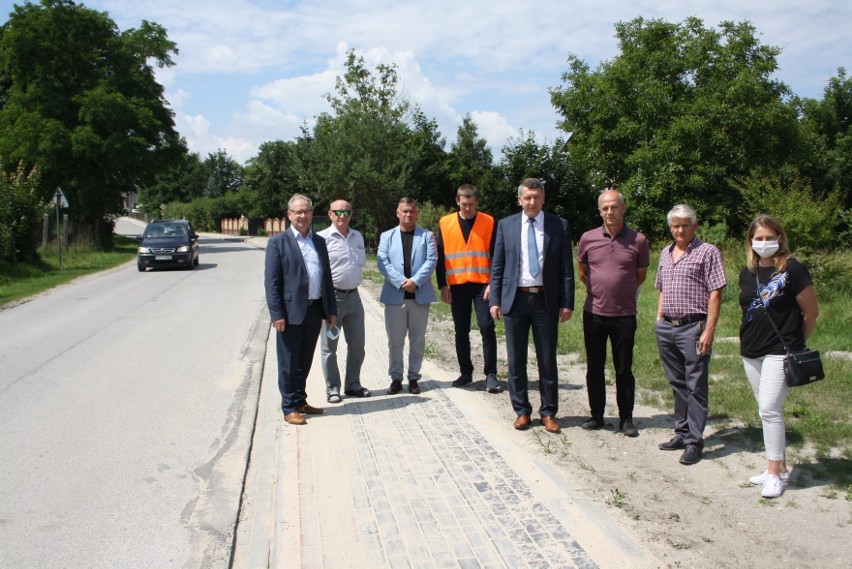 W gminie Sobków powstały nowe chodniki.