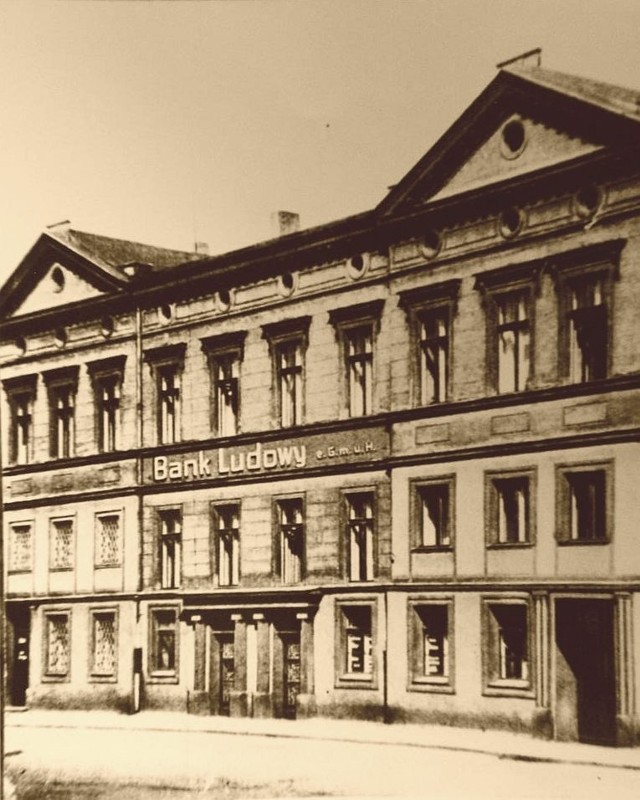 Tak prezentowała się przedwojenna siedziba banku ludowego w Strzelcach. Miasto leżało wtedy na terytorium Niemiec.