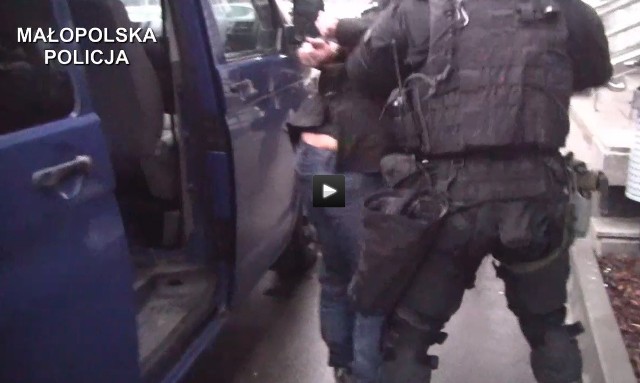W czwartek policjanci jednocześnie wkroczyli do kilku mieszkań na terenie Krakowa.