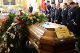 Gmina Gniewoszów. Pogrzeb wójta Wiesława Pawlonki. Żegnała go rodzina i wielu mieszkańców powiatu