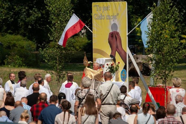 11 czerwca przypada Boże Ciało. Gdzie oglądać procesję Bożego Ciała?  Zobaczcie program mszy świętych w Boże Ciało! Transmisja na żywo.