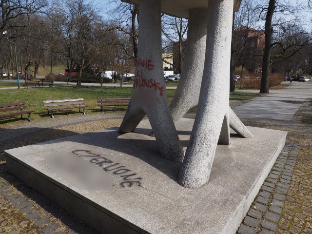Koszaliński pomnik „Byliśmy, jesteśmy, będziemy” zdewastowany