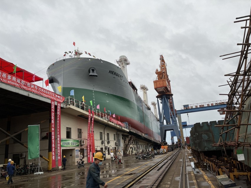 Budowa w stoczni Chengxi Shipyard Co., statku m/v Herbert...