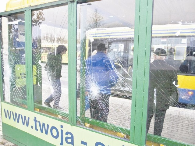 Wiata z ul. Hubalczyków zostanie przeniesiona w inną lokalizację na tym osiedlu. W tym miejscu niebawem stanie nowsza. 