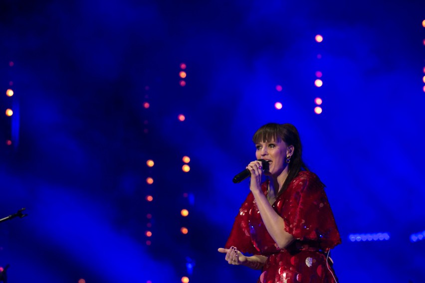 Sylwester 2017 Kraków. Gwiazdy roztańczyły Rynek Główny. Na scenie Kasia Moś, Natalia Nykiel i Bovska [ZDJĘCIA]