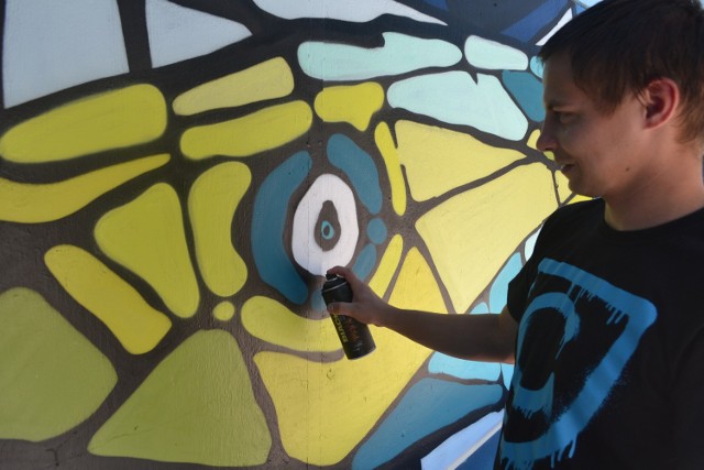 Rybnik: Grafficiarz namalował wielką rybę na przystanku nad Zalewem