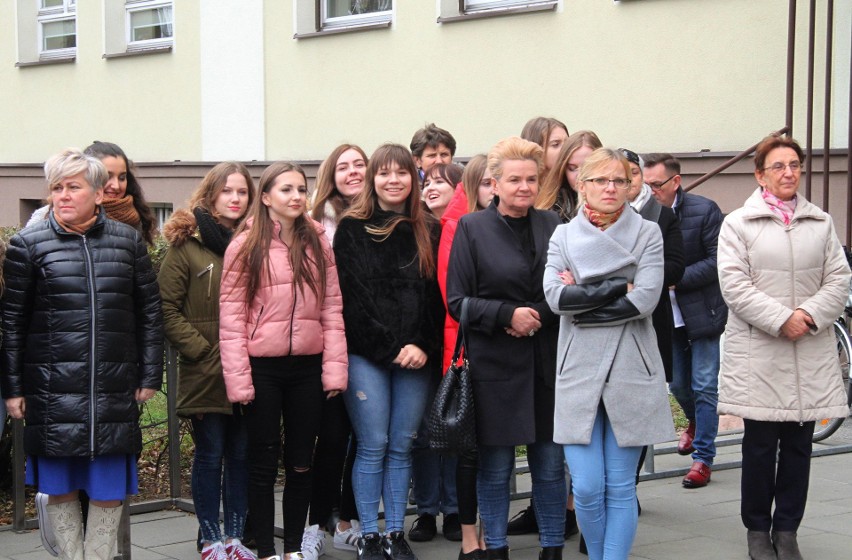 Dąb Niepodległości poświęcony przez papieża rośnie w Kielcach (WIDEO, zdjęcia)