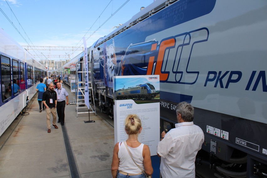 Jedna z najnowszych lokomotyw elektrycznych PKP Intercity -...