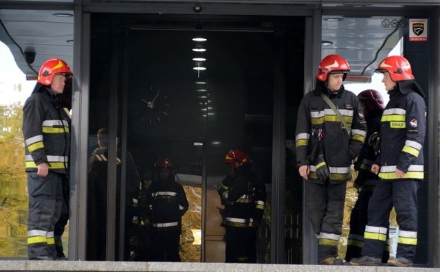 Niezidentyfikowany zapach był odczuwalny w budynku biurowca "Centrum" w Częstochowie. Ewakuowano około 100 osób.