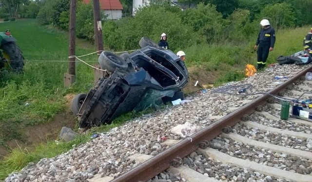 3 czerwca w Pniewitem doszło do tragicznego wypadku. Pociąg relacji Toruń - Grudziądz zderzył się z osobowym volkswagenem sharanem. Dwoje dzieci nie przeżyło