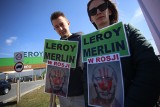 Protest pod sklepem Leroy Merlin w Mirkowie. Pikietowały 3 osoby [ZDJĘCIA]