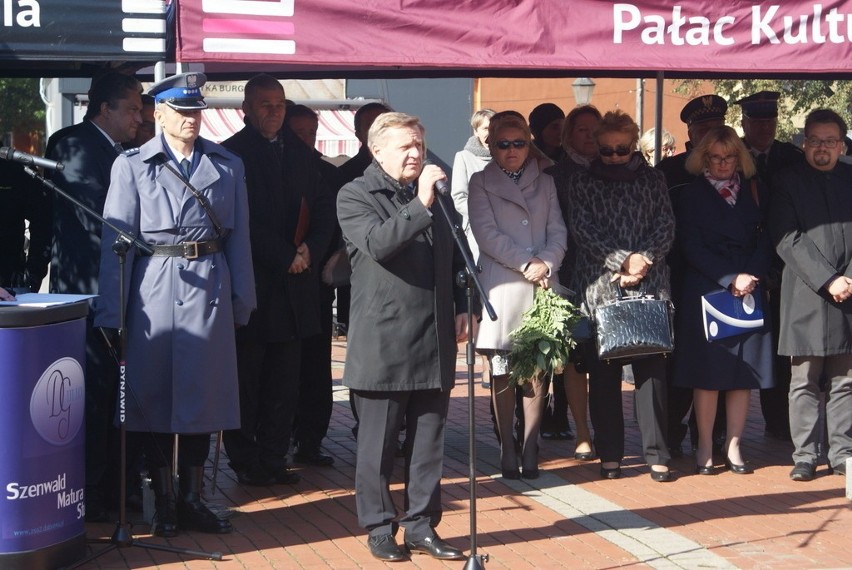 Ślubowanie klasy mundurowej III LO im. L. Szenwalda w...