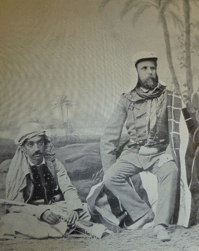 Carl Stangen (po prawej) na wycieczce w Egipcie. Lata siedemdziesiąte XIX wieku.