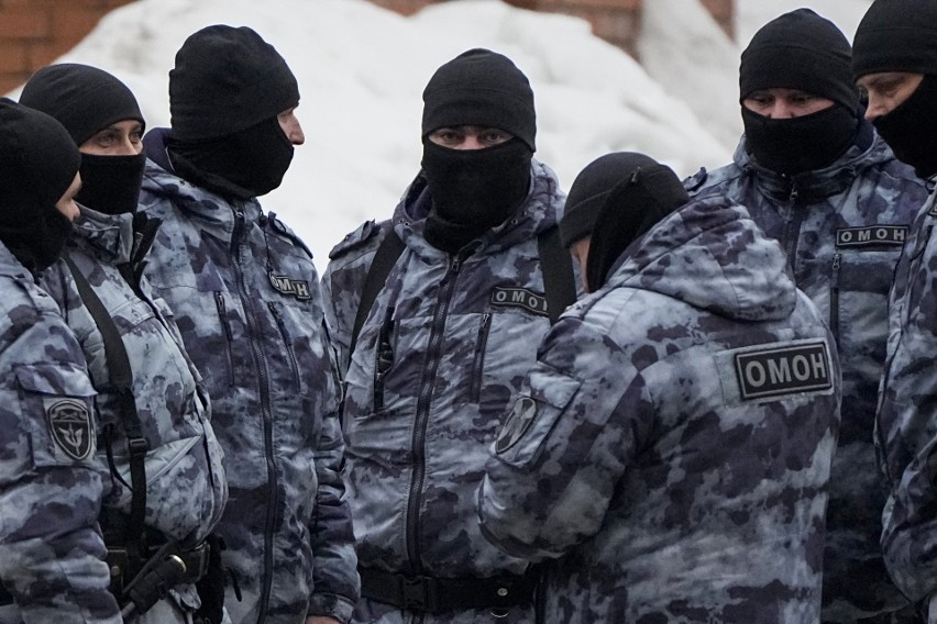 Policyjne patrole pojawiły się przed moskiewską cerkwią, w...