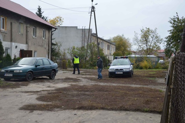 Tragedia w Kruszynku pod Włocławkiem. Jedno dziecko nie żyje. Drugie również 3-miesięczne dziecko zabrane do szpitala. Jak informuje straż pożarna w miejscowości Kruszynek, w powiecie włocławski zmarło 3-miesięczne dziecko przyczyna prawdopodobnie zatrucia tlenkiem węgla w budynku wielorodzinnym.Drugie również 3-miesięczne dziecko zabrane do szpitala.  Na miejscu 3 zastępy straży pożarnej, policja i pogotowie.Zobacz także: Pożar przy ul. Gałczyńskiego w Bydgoszczy. Jedna osoba nie żyje! [zdjęcia]