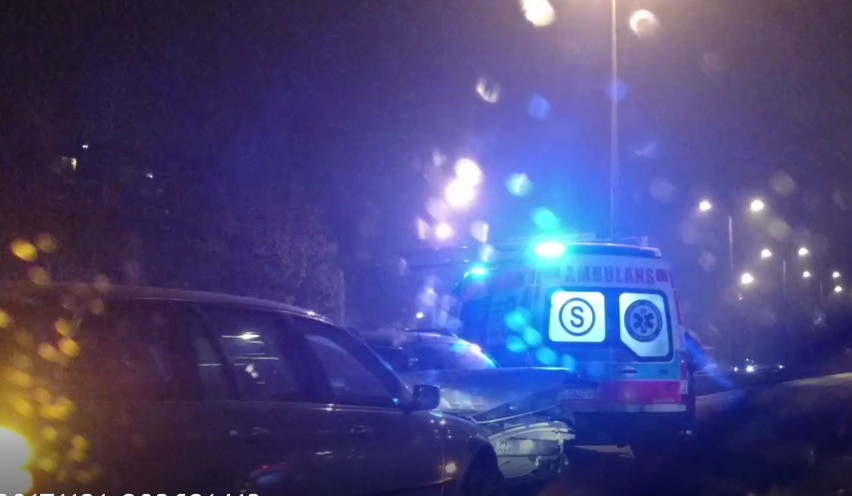 Wypadek na DK86 w Katowicach. Zderzył się tir i mondeo ZDJĘCIA