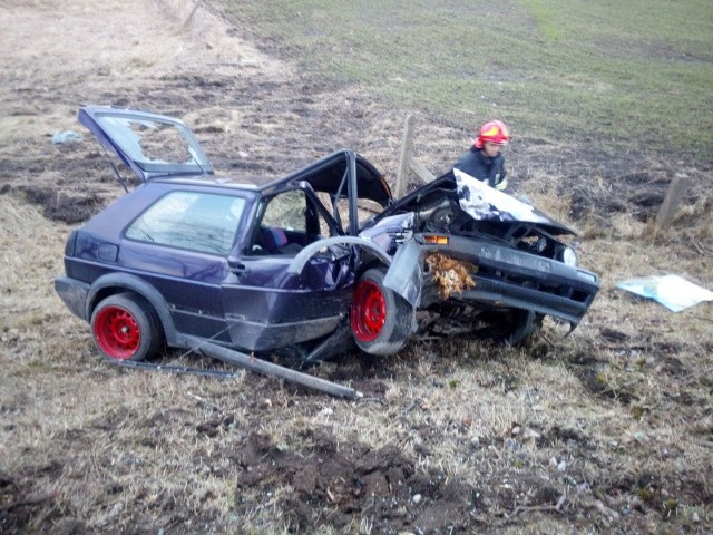 W poniedziałek po południu doszło do wypadku samochodu osobowego na drodze krajowej 63 nieopodal miejscowości Maćki w gminie Węgorzewo.