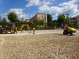 Kolejne boisko powstaje w ramach „Nowoczesnej Szkoły” w Ostrowcu